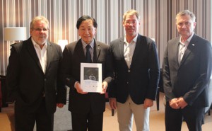 Jürgen Kyas begrüßt AIBA Präsident Dr. Wu