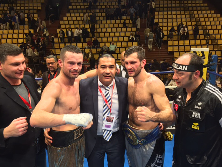 Igor Mikhalhin gegen Hugo Kasperski/ Foto: EC Boxing