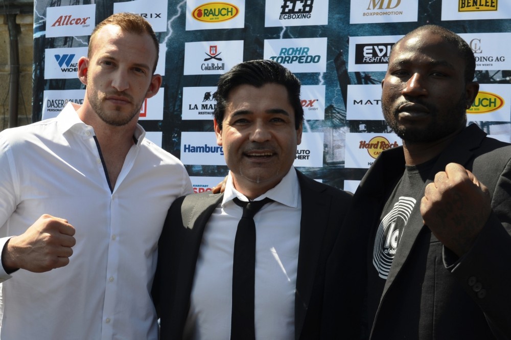 Mario Daser, Erol Ceylan und Ola Afolabi / Foto: EC Boxing