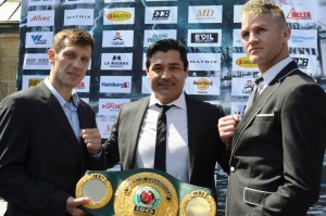 Igor Mikhalkin, Erol Ceylan und Thomas Oosthuizen / Foto: EC Boxing