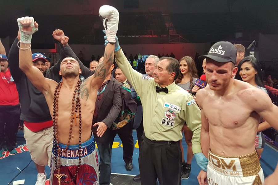 Omar Chavez (36-3-1, 24 KO-Siege) enttäuschte seine Fans als er in der Nacht zum heutigen Sonntag im Nuevo León Gymnasium in Monterrey, Mexiko klar und einstimmig gegen seinen Landsmann den 37jährigen Roberto Garcia (41-3-0, 24 KO-Siege) nach Punkten verlor.