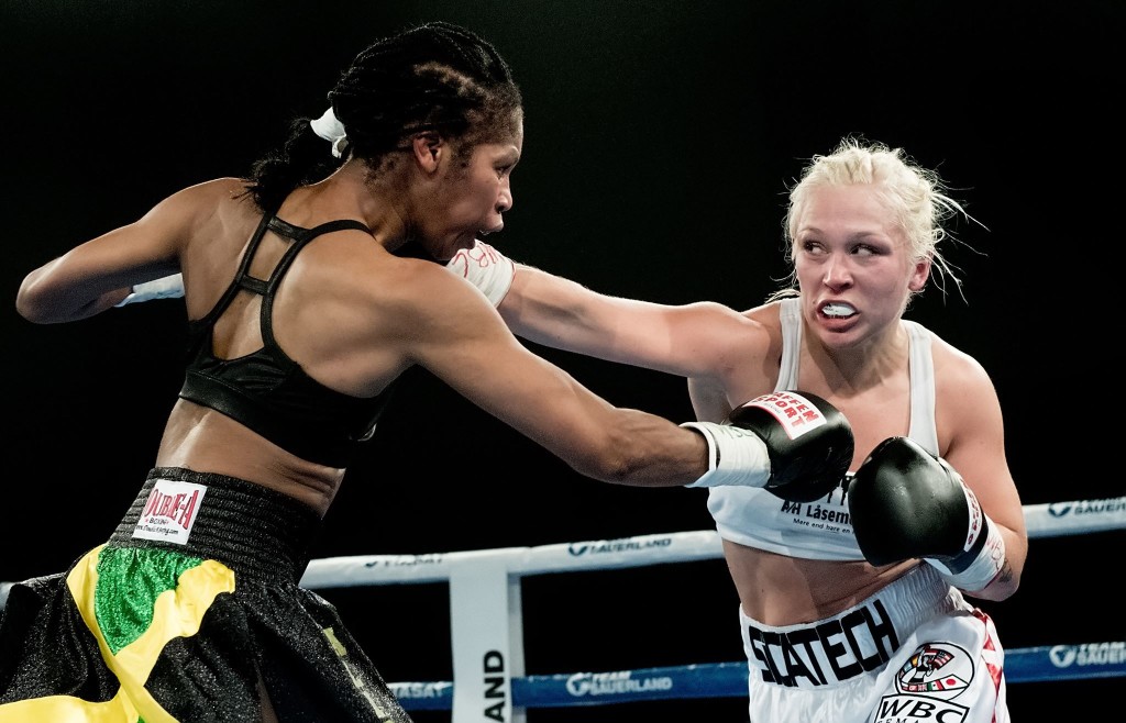 Dina-Thorslund gewann durch einen klaren und einstimmigen Punktsieg über die schon über 50 Jahre alte US-Amerikanerin Alicia-Ashley gestern Abend in der Arena in Struer, Dänemark den WBC Weltmeistertitel im Super-Banatamgewicht.